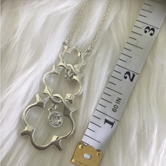 Avon Keystone Long Pendant necklace and earring set silver tone
New in … - Picture 9 of 16